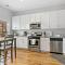 2BR Minimalist Apt in Logan Sq near Train & Stores - Milwaukee 2 - شيكاغو