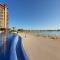 bnbmehomes - Private Beach, Infinity Pool, Beach Club at Andaaz -204 - Dubai