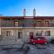 Luxury Studios & Cozy Apartments by White Hills