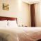 GreenTree Inn Shandong Qingdao Development District SDUST Express Hotel - هوانغادو