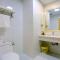 GreenTree Inn Zhejiang Jiaxing Xiuzhou District Wangjiangjin Town Business Hotel