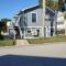 Atlantic Shores Getaway steps from Jax Beach Private House Pet Friendly Near to the Mayo Clinic - UNF - TPC Sawgrass - Convention Center - Shopping Malls - Under 3 Hours from DISNEY - Jacksonville Beach