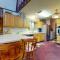 Gorgeous Riverfront Retreat