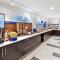 Holiday Inn Express & Suites - Fayetteville by IHG