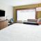 Holiday Inn Express & Suites - Fayetteville, an IHG Hotel - Fayetteville