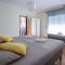 Beach Avenue Apartment