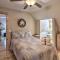 The Captains Quarters in Rogers with Covered Porch! - روجرز