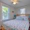 Cozy Coastal Cottage about 5 Mi to Narragansett Beach! - Narragansett