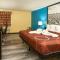 Super 8 by Wyndham Wichita Airport West Kellogg