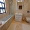 Lagoon Suites Guesthouse CC - Уолфиш-Бей