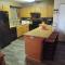2BR Gated Escape Pool and Jacuzzi Walk to Dining and Trails