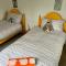 Holly Tree Cottage - 3 bedrooms and large garden with optional glamping double outside