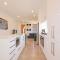 ✿Stylish Townhouse; with King Bed, NBN, Netflix, WIFI
