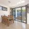 ✿Stylish Townhouse; with King Bed, NBN, Netflix, WIFI