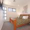 ✿Stylish Townhouse; with King Bed, NBN, Netflix, WIFI