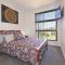✿Stylish Townhouse; with King Bed, NBN, Netflix, WIFI