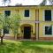 2 bedrooms house with shared pool enclosed garden and wifi at Mogliano