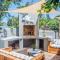 Modern Spacious Cottage with Hot Tub, Flora Studio