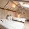 Beautiful Holiday Home with Bubble Bath Sauna and Fireplace - Manhay