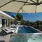 Luxury Villa Happiness Private Pool, Jacuzzi, Sauna & Gym Near the Beach