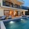 Luxury Villa Happiness Private Pool, Jacuzzi, Sauna & Gym Near the Beach