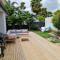 J&L Boarding Holiday House