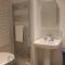 Luxury townhouse in town centre, views, river walk, Free Parking