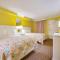 Direct oceanfront, separate bedroom condo, 9th floor, unbelievable views!