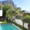 Cozy Camps Bay House with mountain and sea view - 开普敦