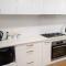 Brand new house, amazing views, walk to the beach!