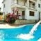 4 bedrooms appartement with private pool enclosed garden and wifi at Canyelles 6 km away from the beach