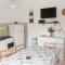 Charming Apartment in Gdinj + Garden
