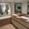 High-End Apartment in the Soul of Surfers Paradise