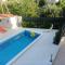 Cozy apartment in Kaštel Štafilić 27 m² with shared pool