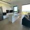 Oַ&O Group- Cool & Urban Apt Luxury Tower Sea View