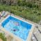 One bedroom house with shared pool jacuzzi and furnished terrace at Laroya