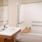 WoodSpring Suites Columbus NE I-270 Airport