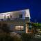 Niriides Luxury Studios