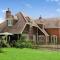 Langford farmhouse - Luxury 4bd, hot tub, cinema, 10 acres - Bartley