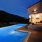 Villa Jure with heated pool, great garden, quiet location - Župa