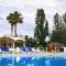 Bungalow Confortable à Fréjus avec Piscine Partagée