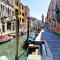 GORGEOUS VENETIAN APARTMENT WITH CANAL VIEW