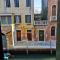 GORGEOUS VENETIAN APARTMENT WITH CANAL VIEW