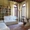 GORGEOUS VENETIAN APARTMENT WITH CANAL VIEW