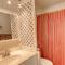 110 Evian 2 BR Shipyard - 希尔顿黑德岛