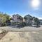 Walk to Surfside Beach Studio with Covered Balcony - 默特尔比奇
