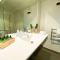 Tekau Family Apartment - Luxe, Comfort and Gorgeous Views