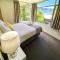 Tekau - Modern holiday apartment with lakeview