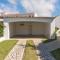 Oura Family House