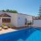 Oura Family House